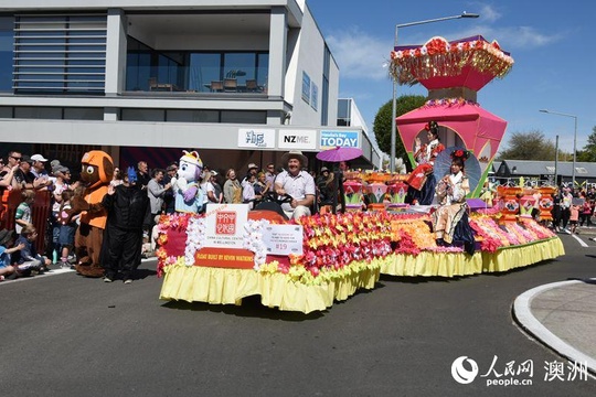 中国元素宫灯现身新西兰最大规模花车巡游活动(5) 第5页