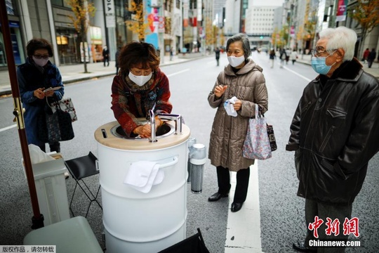 助力防疫 移动式洗手机亮相日本东京街头 第1页