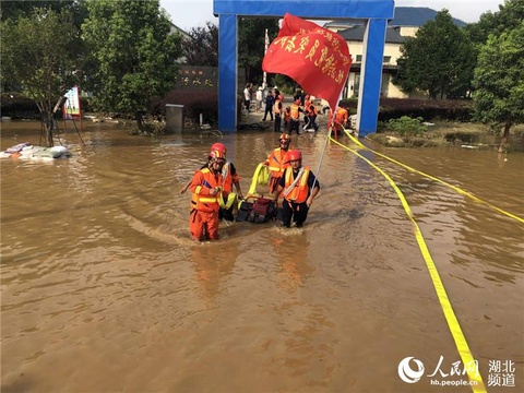 湖北消防166名指战员驰援江西防汛一线(4) 第4页