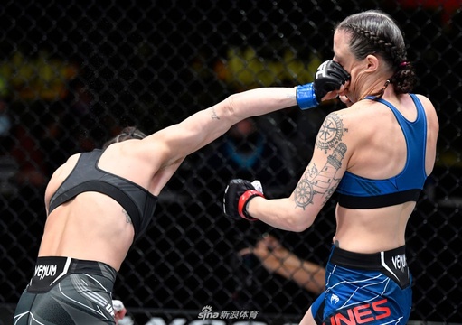 UFC格斗之夜:维托里VS霍兰德精彩集锦(16) 第16页