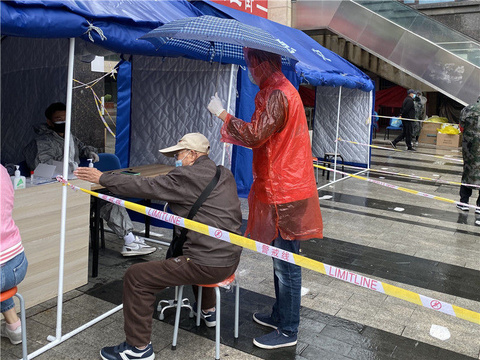 全力以赴、日夜奋战,直击青岛市市北区四方街道全员核酸检测现场(7) 第7页