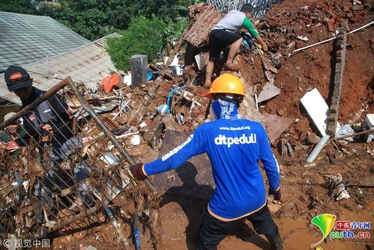 印尼暴雨爆发洪水 房屋受损至少4人死亡 第1页