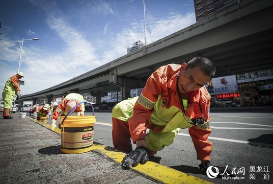 【图说】夏日那些坚守岗位的人们 第1页