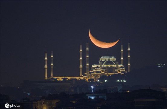 美不胜收!土耳其清真寺与弯月同框 第1页