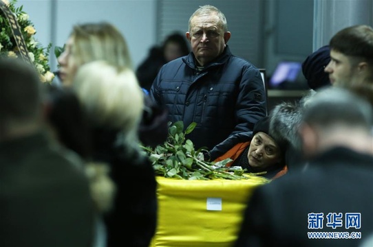 乌航客机事件中乌克兰遇难者遗体被运送回国 第1页