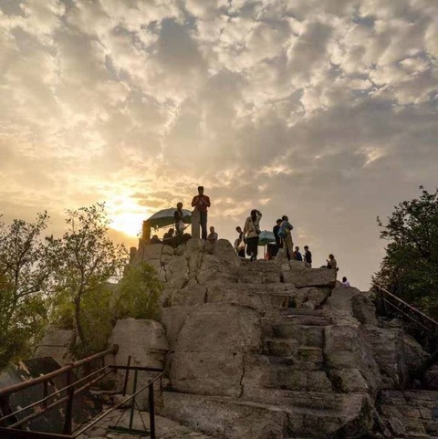 登佛山观景 东西两重天 第1页