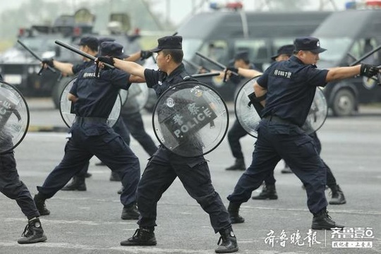 燃爆了 济南历城区举行安保实战演练(4) 第4页