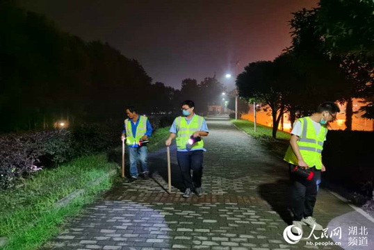 中国一冶志愿者:风雨无阻昼夜巡堤 保卫大武汉(3) 第3页