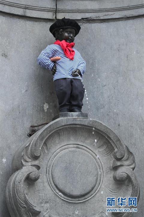 比利时布鲁塞尔“小尿童”着装纪念法国国庆日(4) 第4页
