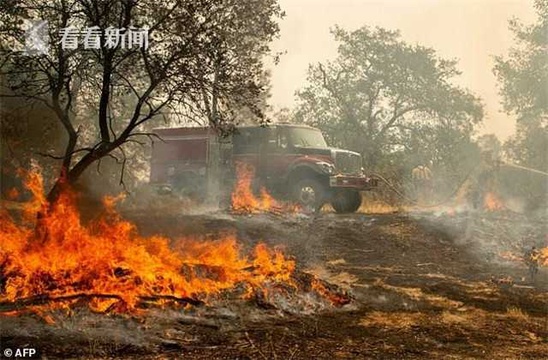 美国加州山火肆虐 包括2名消防员在内的6人死亡 第1页