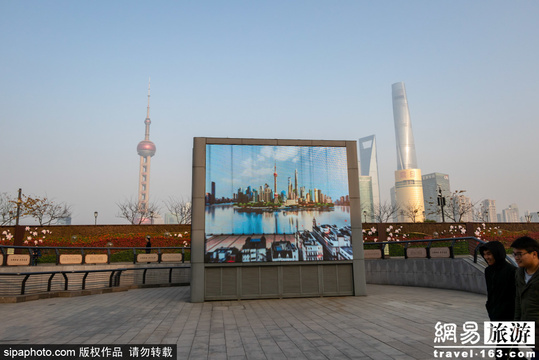 上海空气质量重度污染 外滩上演“灰空间” 第1页