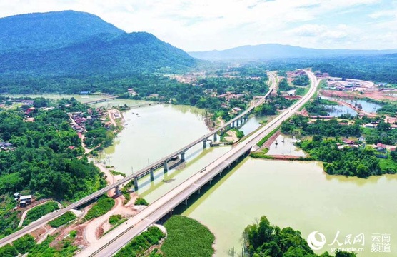 老挝首条高速万象至万荣段通车 第1页