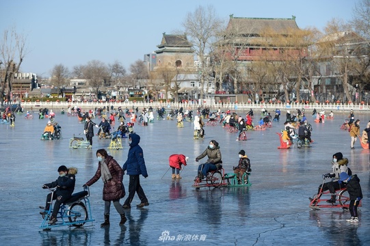 北京什刹海冰场对外正式营业 第1页