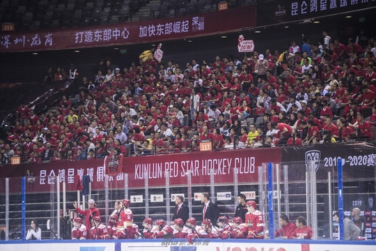 KHL万科龙现场观众近队史纪录(2) 第2页