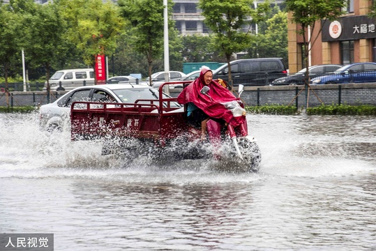 山东青州迎强降雨 低洼路段瞬间成“海”(5) 第5页