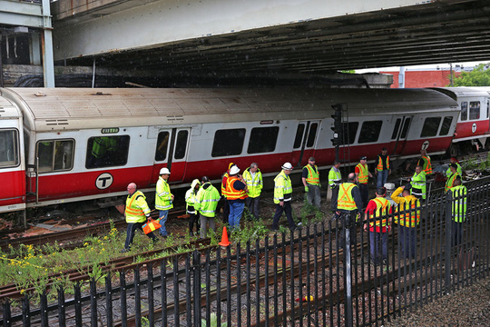 四天内第二起 美国波士顿地铁再出脱轨事故(4) 第4页