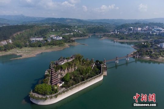 长江“盆景”石宝寨景色秀美 第1页