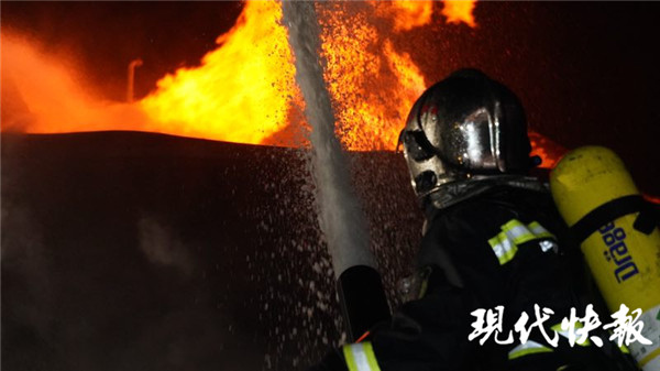 响水化工厂爆炸救出88人 火势已得到控制(2) 第2页