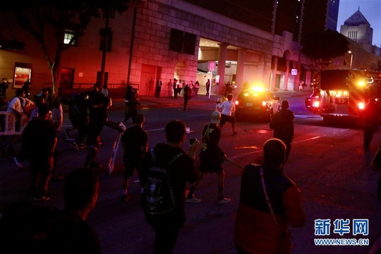 洛杉矶示威发展为骚乱 533人被警方逮捕 第1页