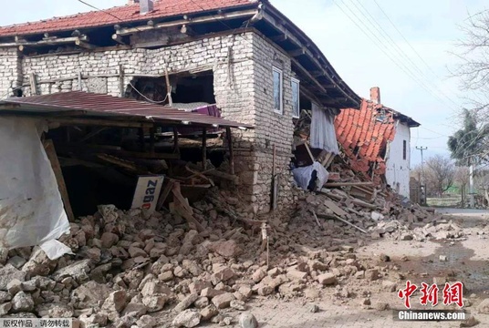 土耳其西部发生5级以上地震 房屋坍塌受损严重 第1页
