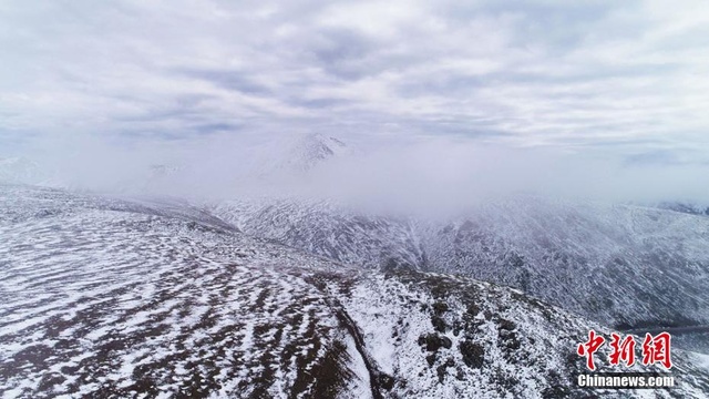 祁连山初秋迎降雪 山顶白雪皑皑美景养眼(5) 第5页