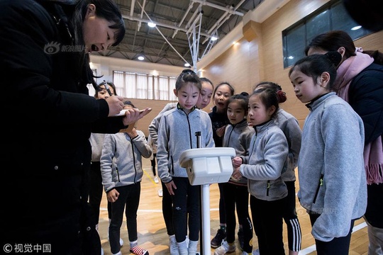 杭州一小学出“狠招” 开学第一课称体重 第1页