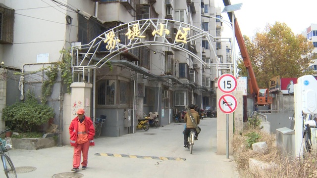 小区楼房墙面开裂 隔壁工地施工正紧 第1页