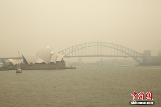澳大利亚东部山火持续肆虐 悉尼被烟尘笼罩(4) 第4页
