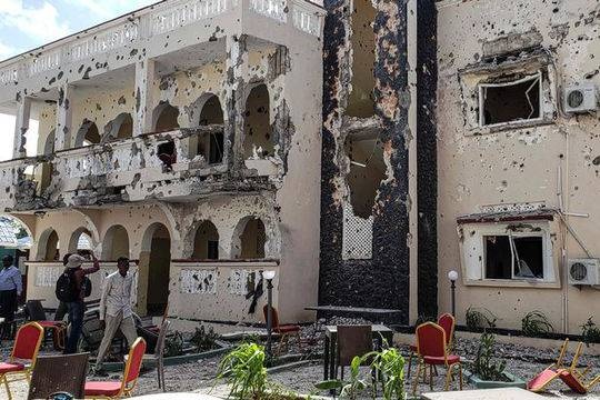 索马里酒店遇袭26人死亡两中国人受伤 酒店被炸弹和子弹摧毁 第1页