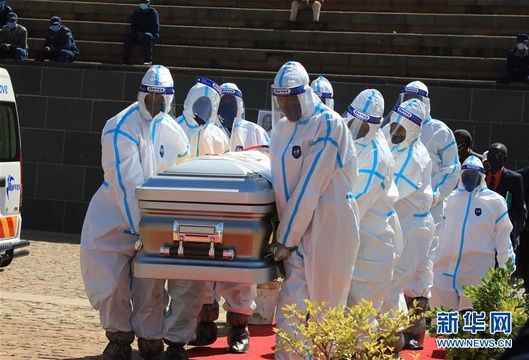津巴布韦为感染新冠病毒的农业部长举行葬礼(3) 第3页