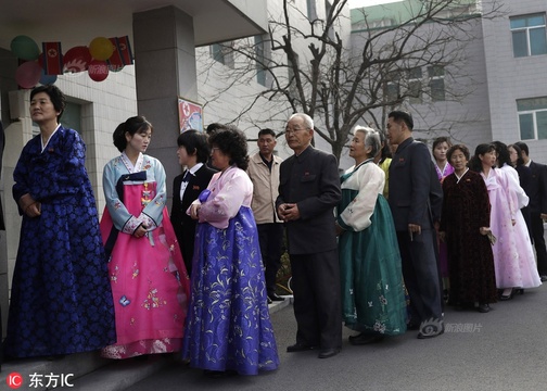 朝鲜近千人排队给议员候选人投票 金正恩现身 第1页