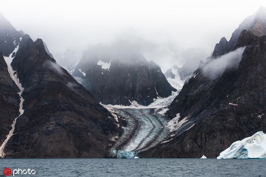 格陵兰岛冰封下的隐秘世界 78年老船在冰拱道下宛如被时光冻结(3) 第3页