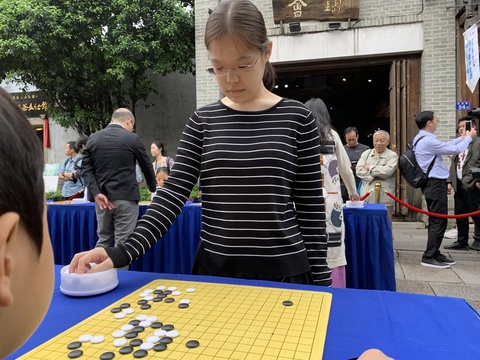 高清-吴清源杯指导棋快闪活动举行 女棋手靓丽出镜(9) 第9页