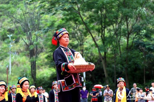 广西大化:祭祀始祖“密洛陀” 再现神秘布努瑶文化(3) 第3页