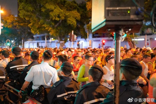 港马瞬间|香港警察陪着你跑(3) 第3页