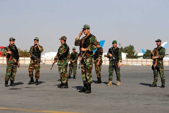 阿富汗一机场发生爆炸致16死 副总统幸免于难 第1页