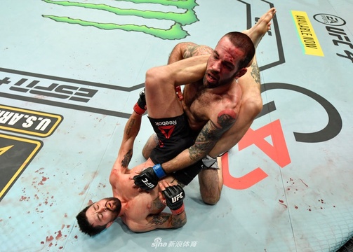 UFC格斗之夜:霍洛威VS凯塔尔精彩集锦(3) 第3页