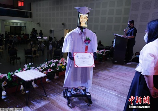 菲律宾一学校学生隔空参加毕业典礼 第1页