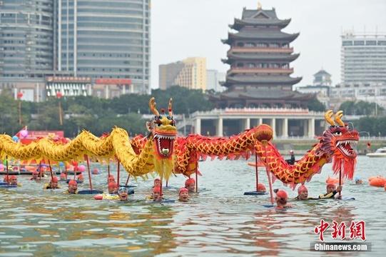 各地民众欢度新年假期(9) 第9页