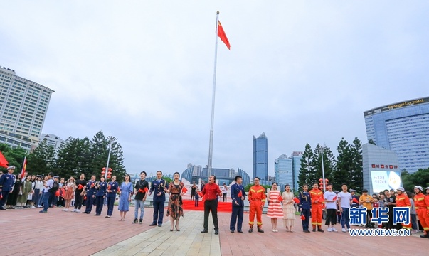 超燃!福建消防员主题快闪唱响《我爱你,中国》 第1页