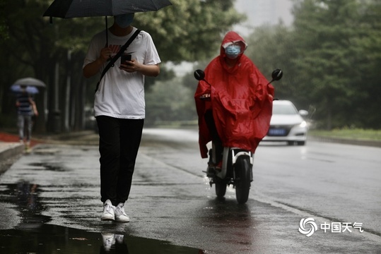 北京周一早高峰遇降雨 交通拥堵(5) 第5页