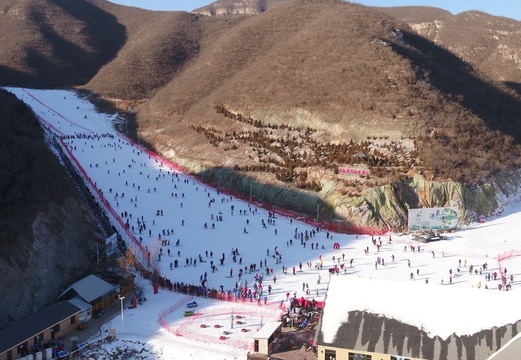 北京市区最近的滑雪嘉年华在静之湖开幕(2) 第2页