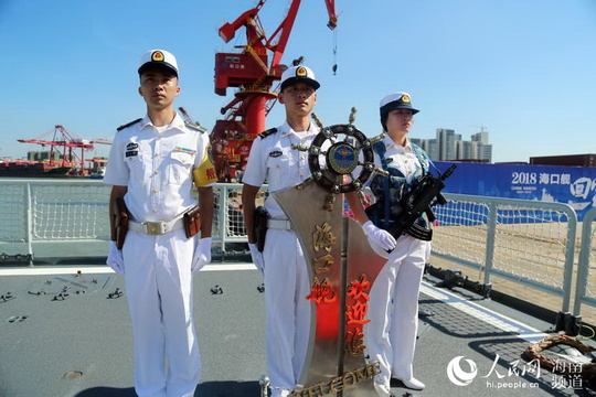 “中华神盾”海口舰“回家”访问 张琦毕重峰参加欢迎仪式(11) 第11页