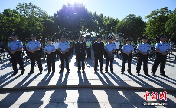 中意警方联合巡逻 意大利警察亮相杭州(5) 第5页