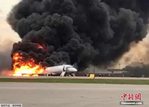 俄客机着火致41人死亡 乘客:飞机遭雷击(4) 第4页