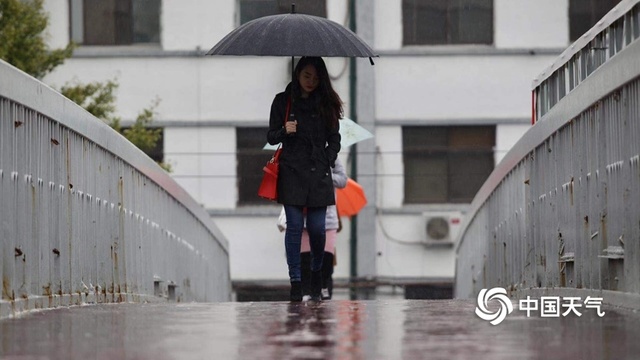 北京今晨小雨飘落 凉意浓(7) 第7页