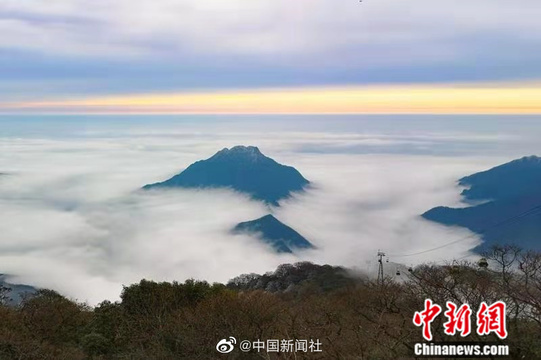 贵州梵净山冰花漫山 云雾缭绕仿若仙境 第1页