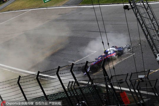 F1上海站赛车失控 致练习赛提前结束 第1页