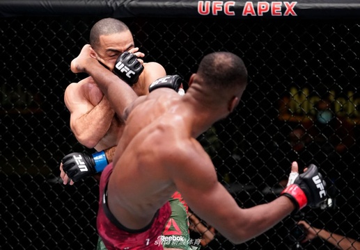 UFC格斗之夜:爱德华兹VS穆罕默德精彩集锦(4) 第4页