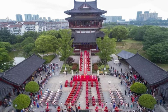 望海楼广场 上百人古筝齐奏献礼祖国 第1页